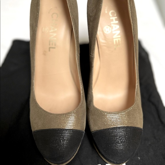 Authentic CHANEL Gold/ Black Leather Pumps - Picture 2 of 5